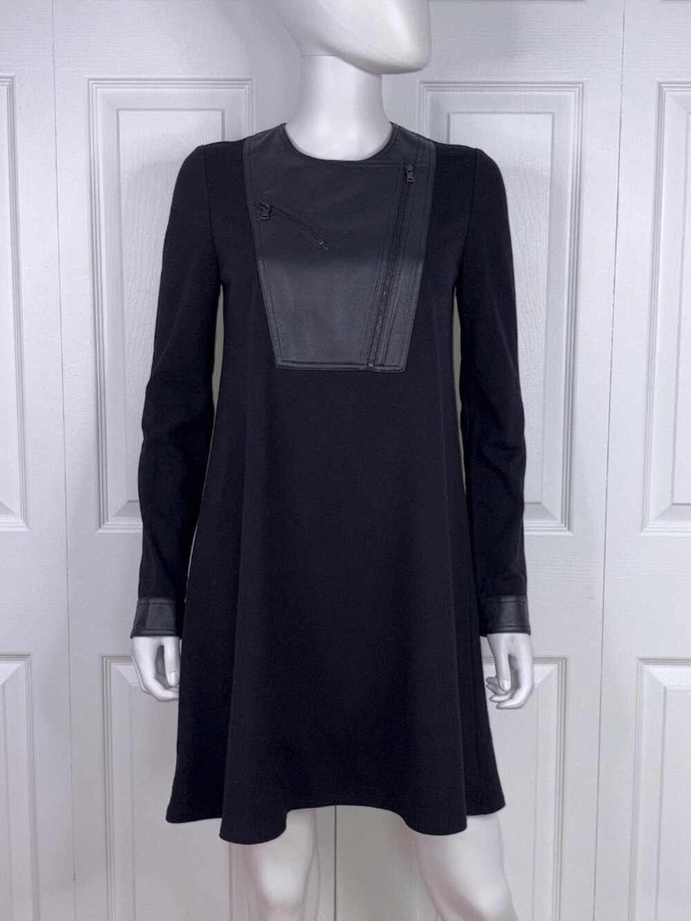 BCBG women's black long-sleeved dress size XS